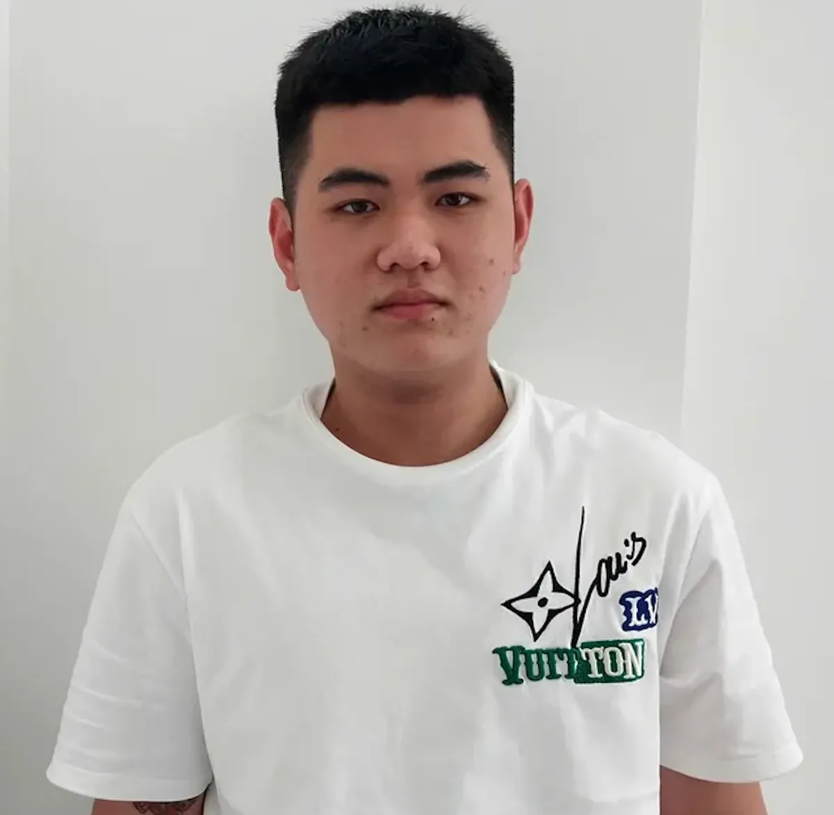 TP Hồ Chí Minh: Khởi tố thanh niên ghen tuông, đâm gục cô gái trên vỉa hè - Ảnh 1.