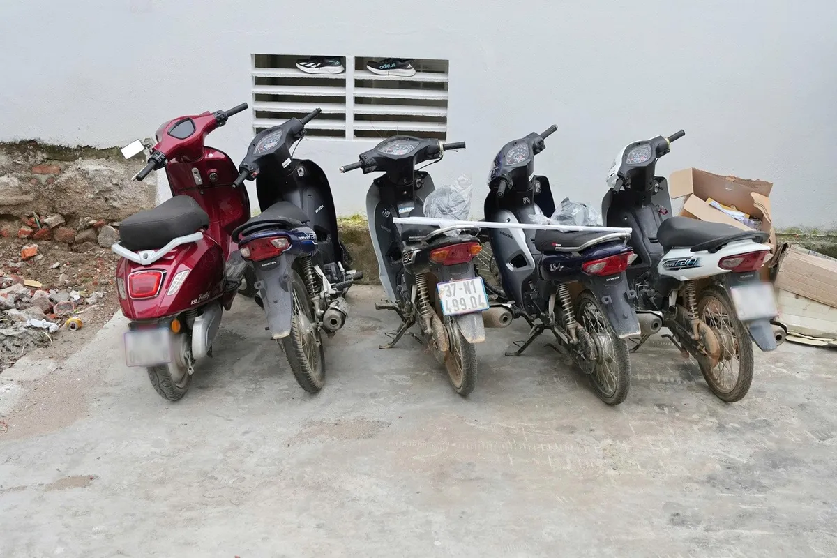 Nghệ An: Bắt 11 thanh niên ẩu đả trong đêm, một người bị thương nặng - Ảnh 2.