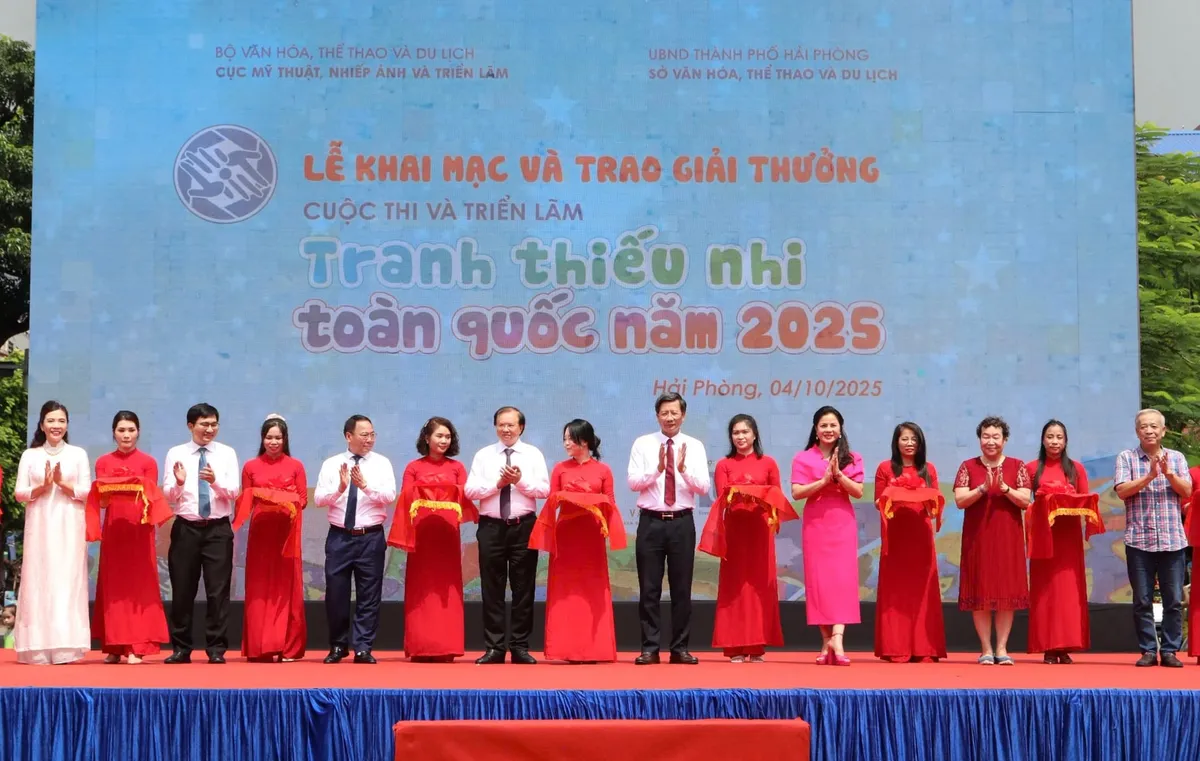 Cuộc thi và Triển lãm tranh thiếu nhi toàn quốc 2025 trao 44 giải thưởng - Ảnh 1.