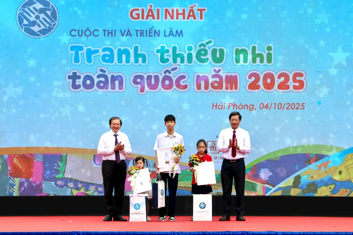 Cuộc thi và Triển lãm tranh thiếu nhi toàn quốc 2025 trao 44 giải thưởng - Ảnh 2.