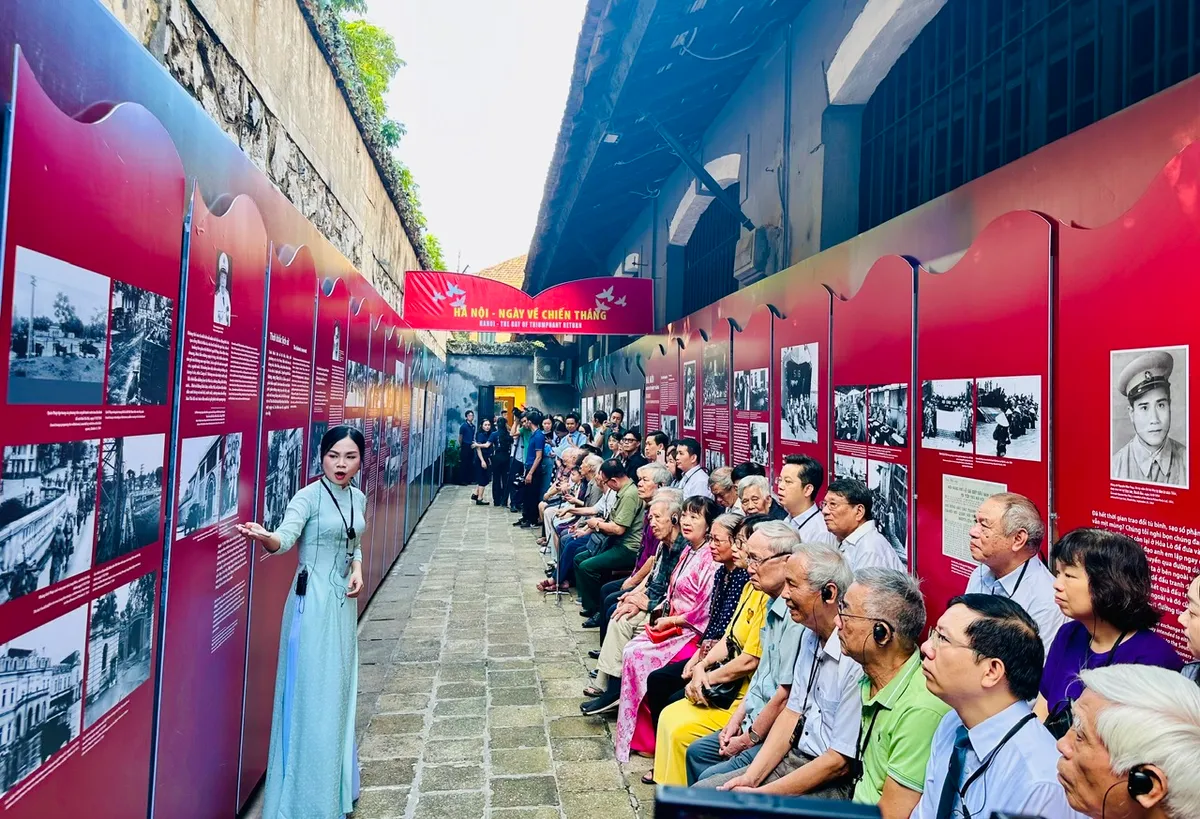 Trưng bày “Vang mãi khúc khải hoàn”: Sống lại ký ức hào hùng - Ảnh 2.
