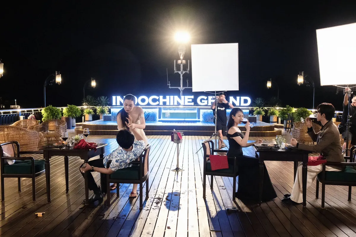 Loạt ảnh cực ngọt của tổng tài và 'cô hàng xóm' trong Gió ngang khoảng trời xanh - Ảnh 12.