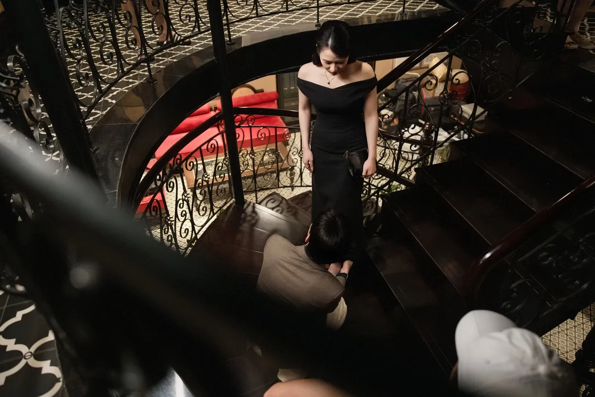 Loạt ảnh cực ngọt của tổng tài và 'cô hàng xóm' trong Gió ngang khoảng trời xanh - Ảnh 1.