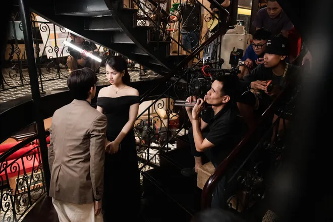 Loạt ảnh cực ngọt của tổng tài và 'cô hàng xóm' trong Gió ngang khoảng trời xanh - Ảnh 2.