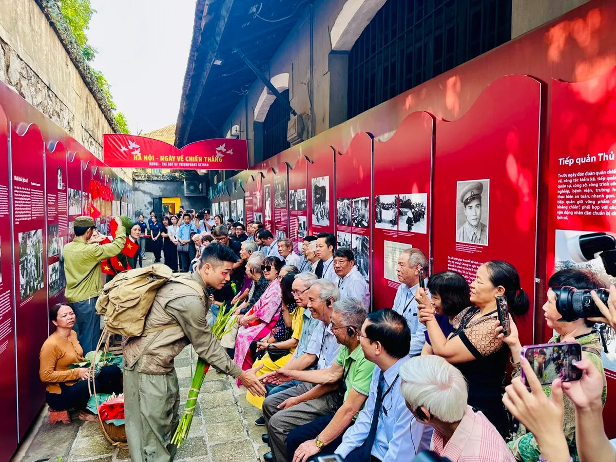 Trưng bày “Vang mãi khúc khải hoàn”: Sống lại ký ức hào hùng - Ảnh 3.