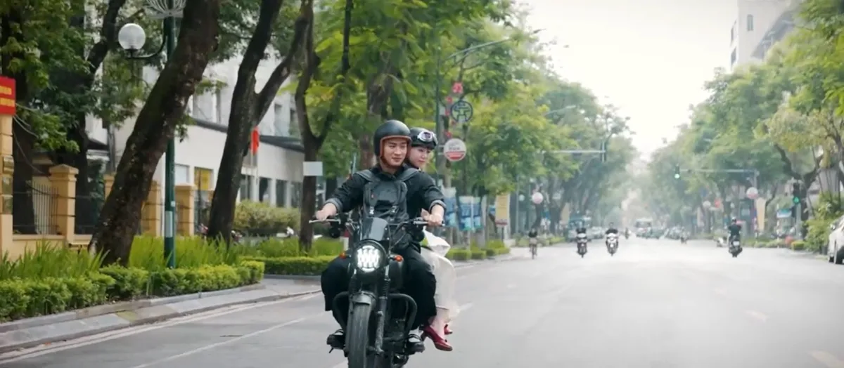 Gió ngang khoảng trời xanh - Tập 23: Đơn ly hôn chưa ráo mực, Lam đã có trai trẻ chăm như công chúa - Ảnh 11.