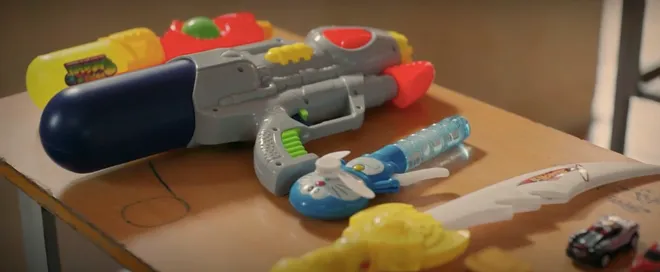 Cách em 1 milimet - Tập 7: Đám trẻ dốc lòng kiếm tiền giúp bạn mổ tim, bài viết của Tú được đăng báo - Ảnh 4.