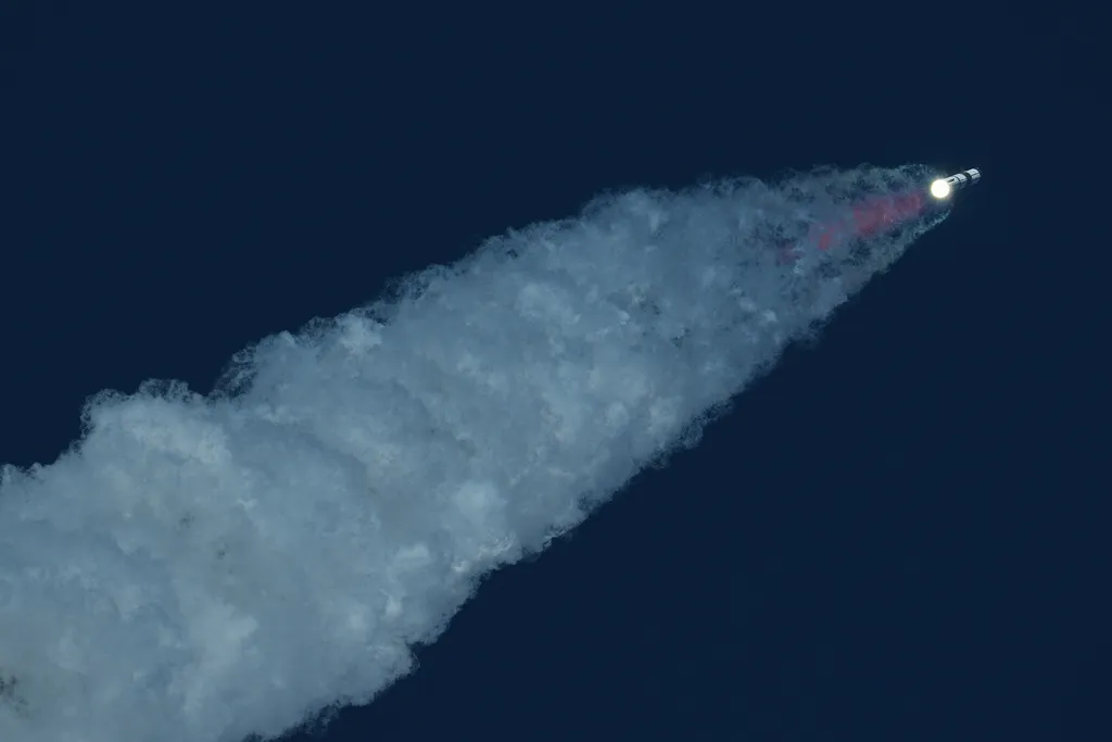 SpaceX phóng chuyến bay thử thứ 11 của tên lửa Starship - Ảnh 1.