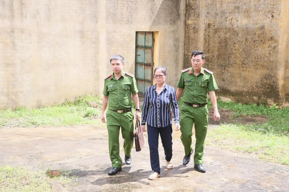 Bắt nữ cán bộ ngân hàng sau 30 năm trốn truy nã - Ảnh 2.