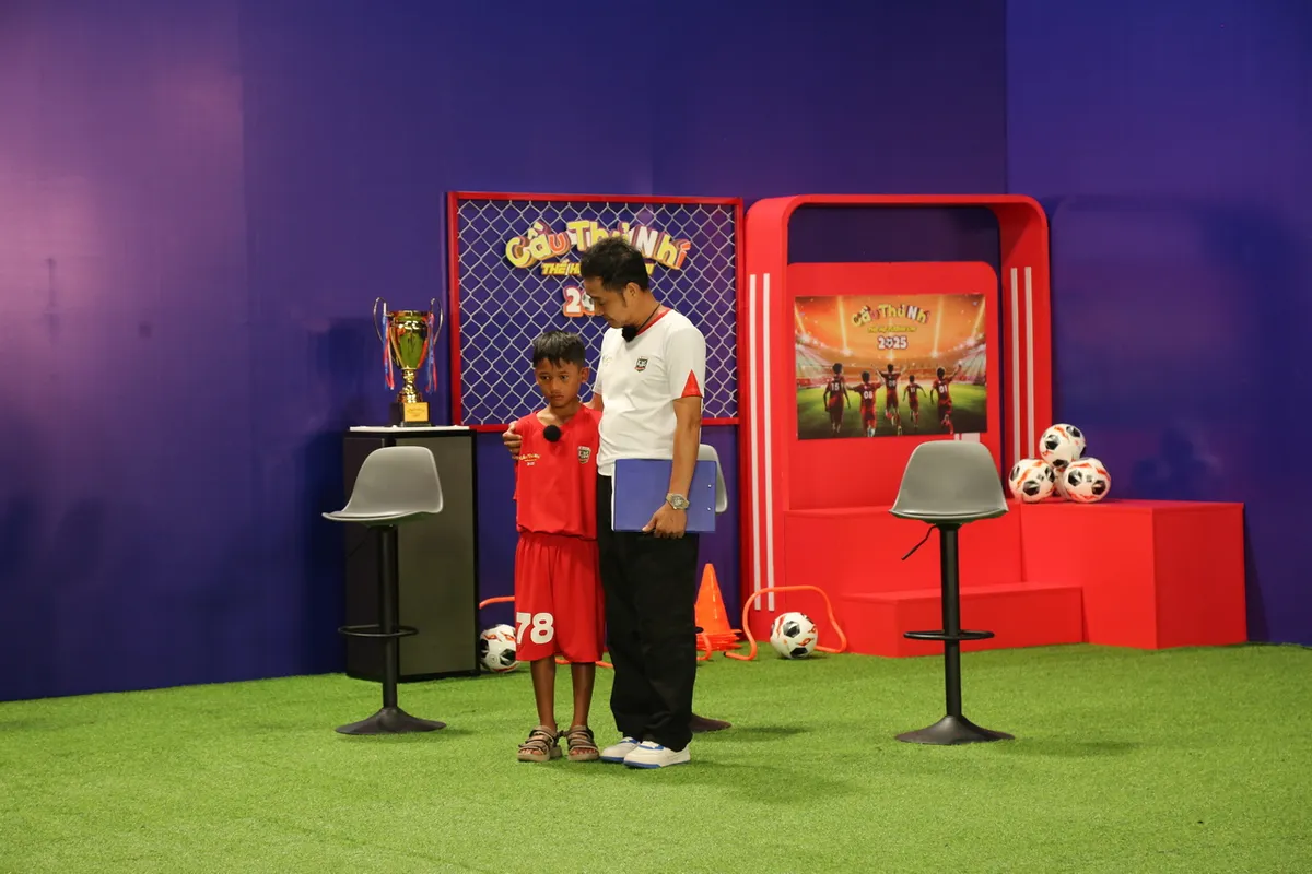 Chia tay cầu thủ nhí đầu tiên trong Top 15 - Ảnh 2.