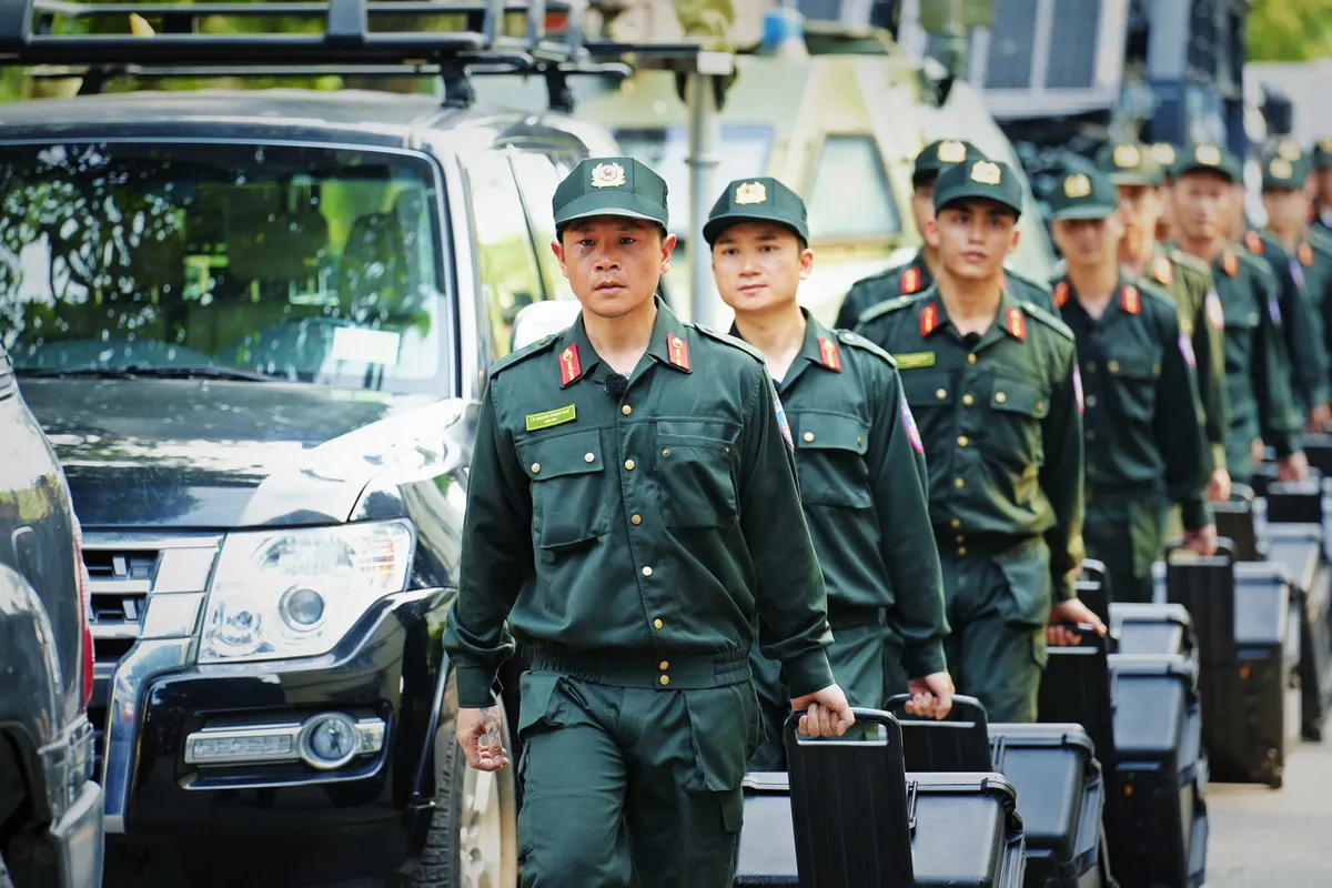 Chiến sĩ quả cảm - Tập 11: Tái hiện cuộc giải cứu con tin từ hang ổ tội phạm buôn người - Ảnh 2.