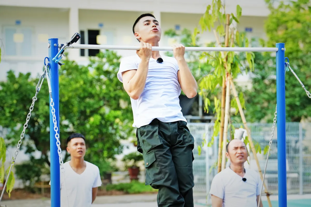 Chiến sĩ quả cảm - Tập 11: Tái hiện cuộc giải cứu con tin từ hang ổ tội phạm buôn người - Ảnh 7.