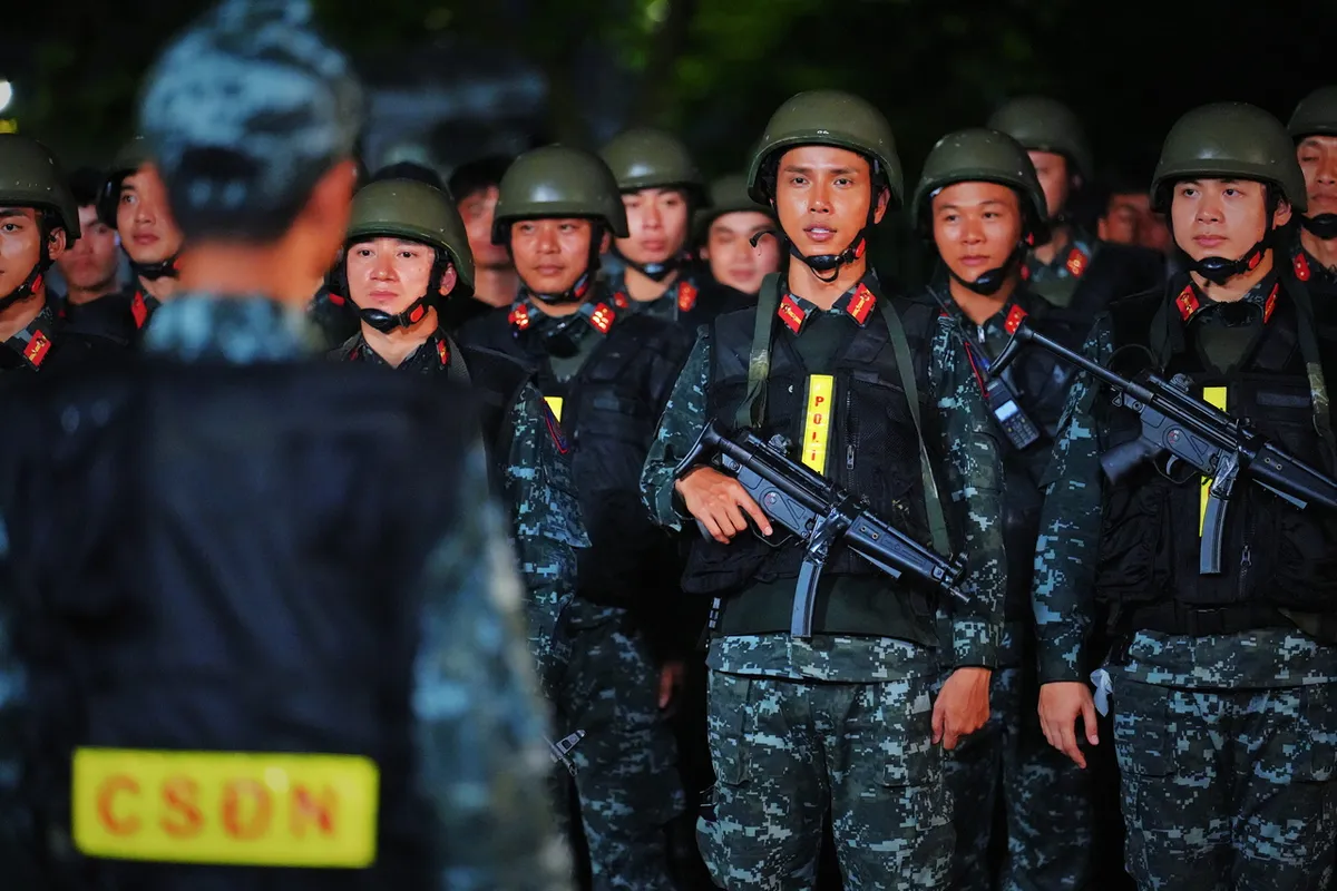 Chiến sĩ quả cảm - Tập 11: Tái hiện cuộc giải cứu con tin từ hang ổ tội phạm buôn người - Ảnh 12.