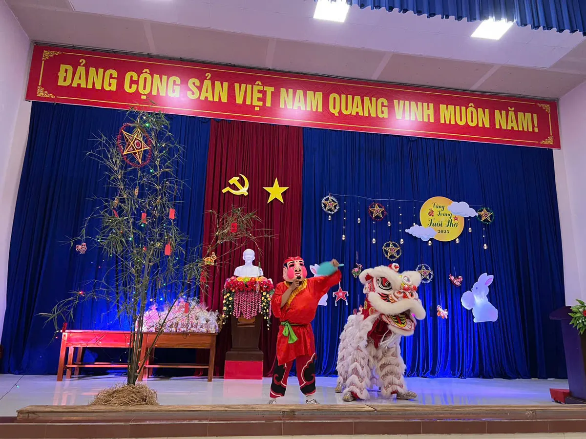 Chương trình Trung thu ý nghĩa cho trẻ em có hoàn cảnh khó khăn nơi đất Mũi - Ảnh 1.