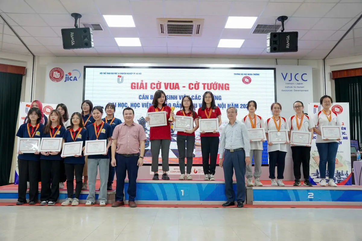 Thủ khoa kép tiết lộ bí quyết học tập nhờ kỷ luật và sự tập trung- Ảnh 2.