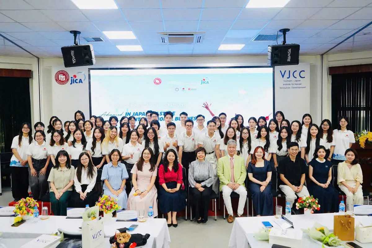 Thủ khoa kép tiết lộ bí quyết học tập nhờ kỷ luật và sự tập trung- Ảnh 3.