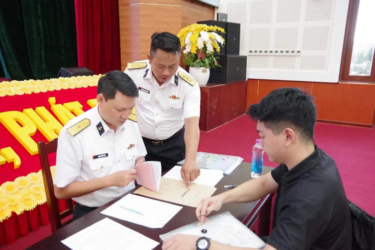 Học viện Hải quân tiếp nhận học viên mới khóa 70- Ảnh 1.