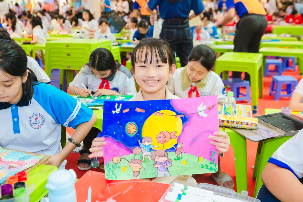 5.000 thiếu nhi TP Hồ Chí Minh vẽ tranh mừng Tết Trung thu độc lập- Ảnh 6.
