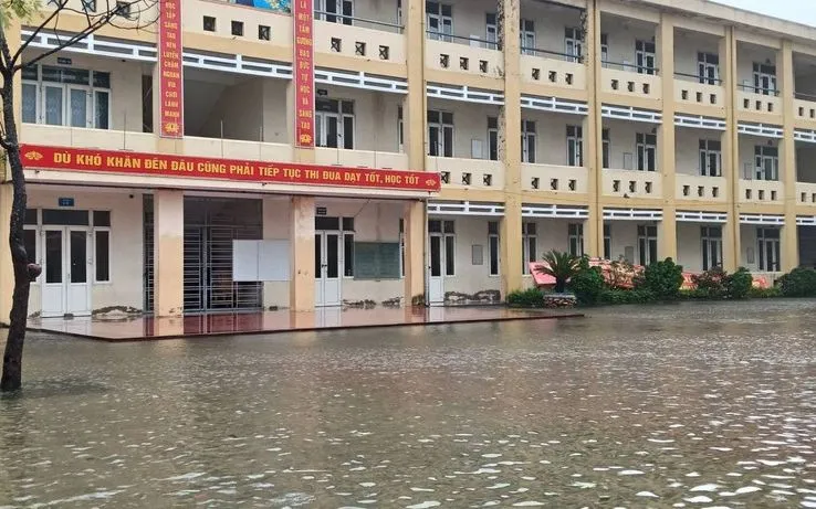 Trường học bị ảnh hưởng bởi bão số 10. (Ảnh: Trường THCS và THPT Nghi Sơn, Thanh Hóa)