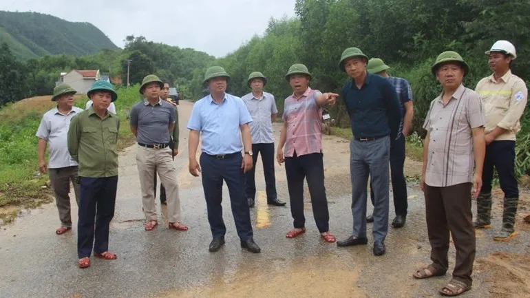 Bắc Ninh: Nhiều tuyến đường giao thông ngập úng, sạt lở sau hoàn lưu bão số 11 - Ảnh 5.