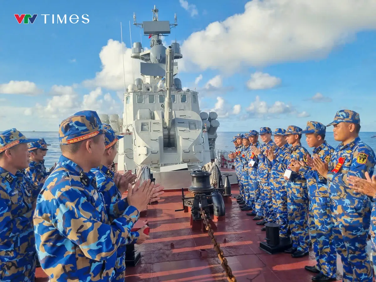 Vùng 2 Hải quân kiểm tra bắn đạn thật trên biển đạt kết quả 100% khá giỏi- Ảnh 6.