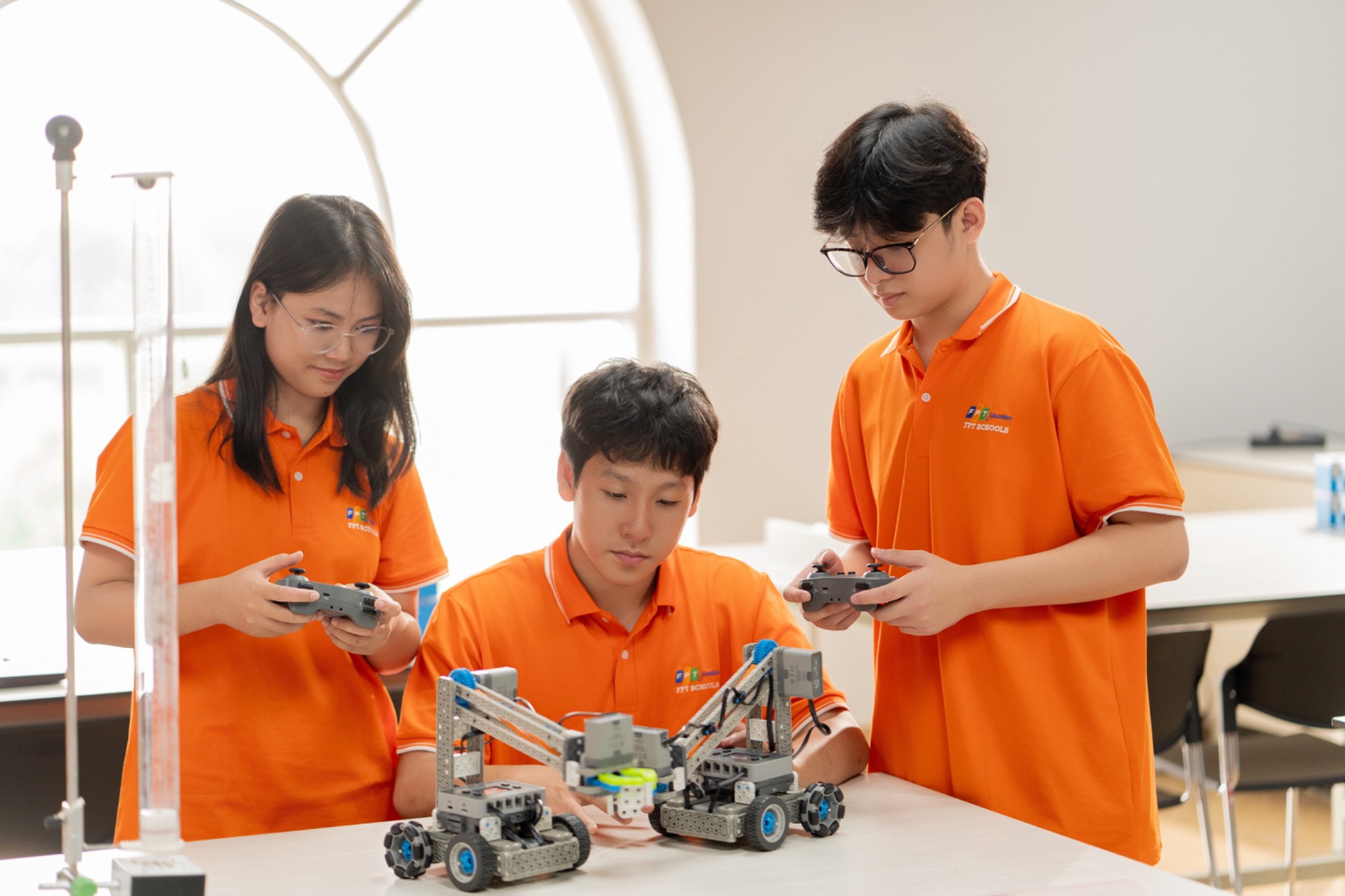 Trường THPT Tây Hà Nội đổi tên thành Trường THPT FPT Tây Hà Nội- Ảnh 2.