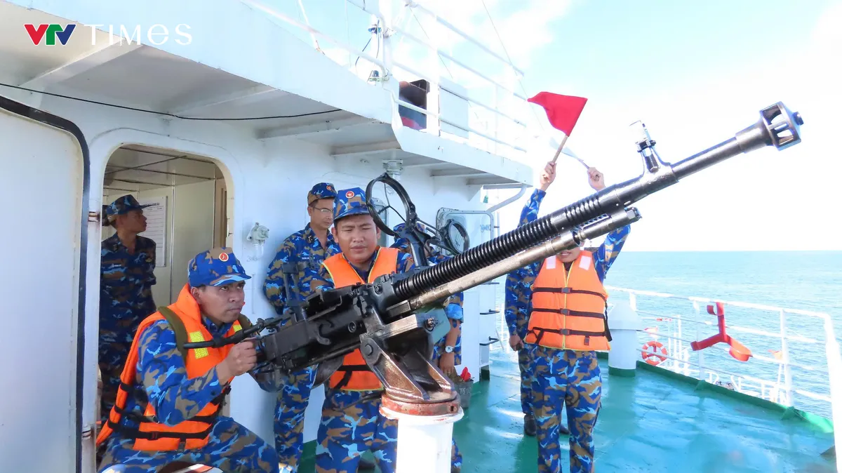 Vùng 2 Hải quân kiểm tra bắn đạn thật trên biển đạt kết quả 100% khá giỏi- Ảnh 3.