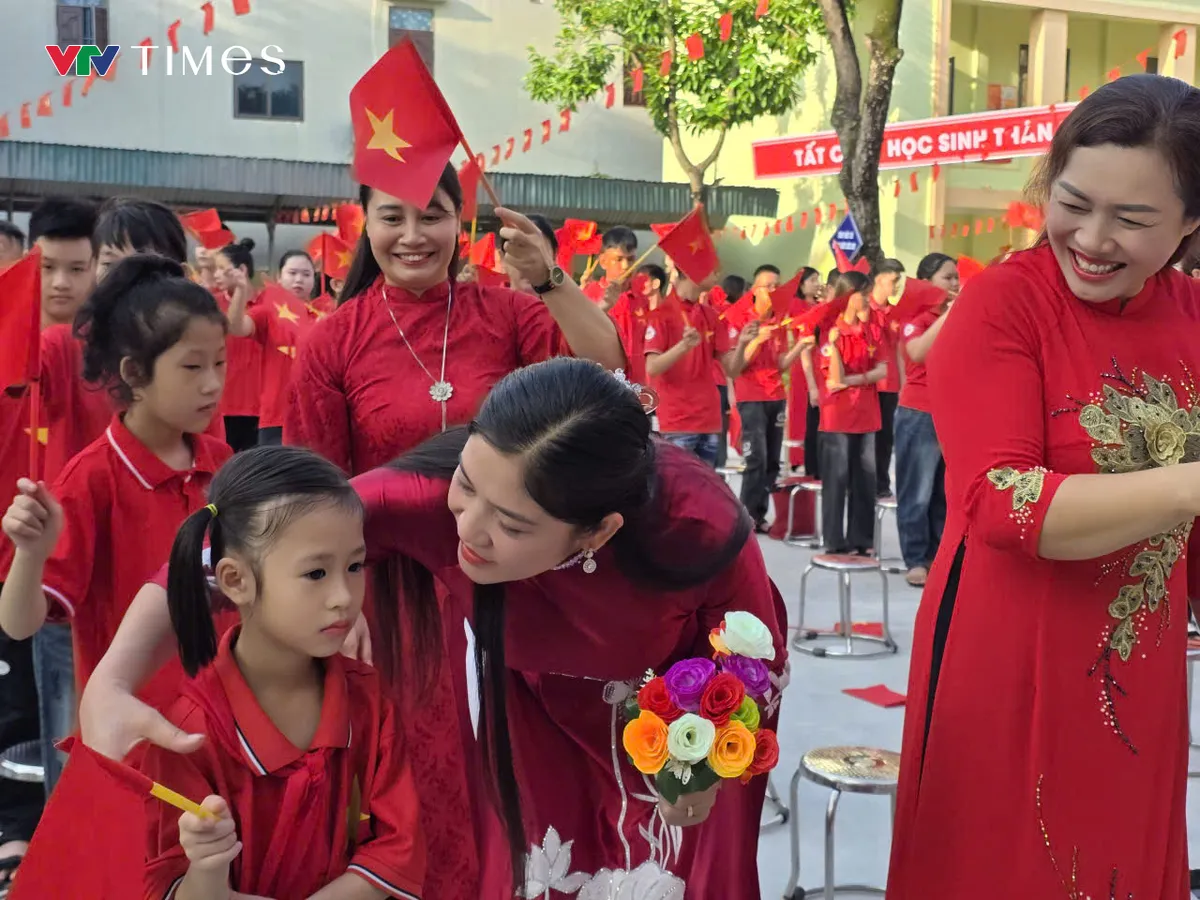 Lễ khai giảng đặc biệt của học sinh khuyết tật Đất Tổ - Ảnh 5.