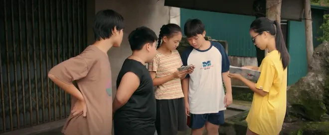 Cách em 1 milimet - Tập 7: Đám trẻ dốc lòng kiếm tiền giúp bạn mổ tim, bài viết của Tú được đăng báo - Ảnh 13.