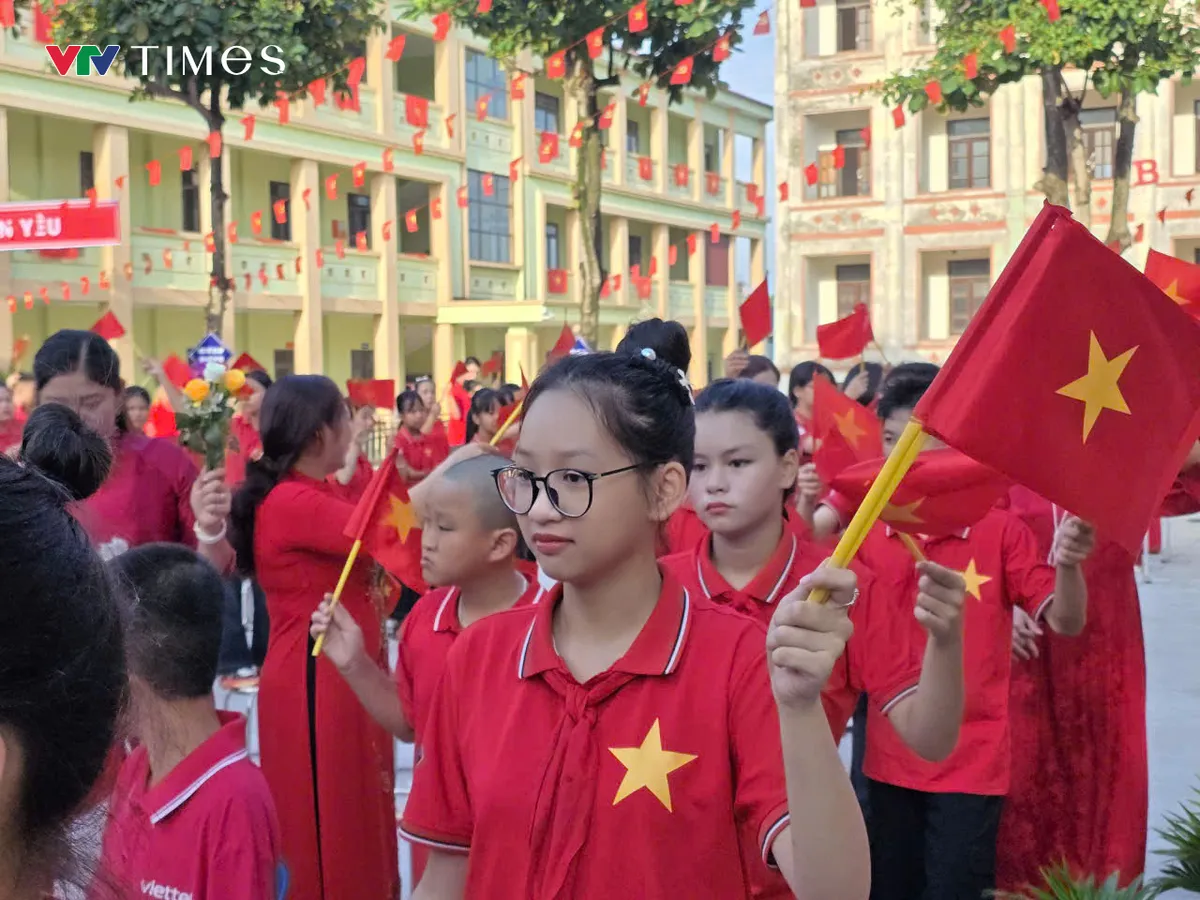 Lễ khai giảng đặc biệt của học sinh khuyết tật Đất Tổ - Ảnh 7.