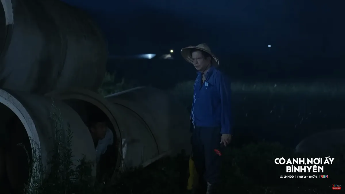 Có anh, nơi ấy bình yên - Tập 41: Xuân tiêu hủy tài liệu chứng cứ, thuê người giết Phát - Ảnh 6.