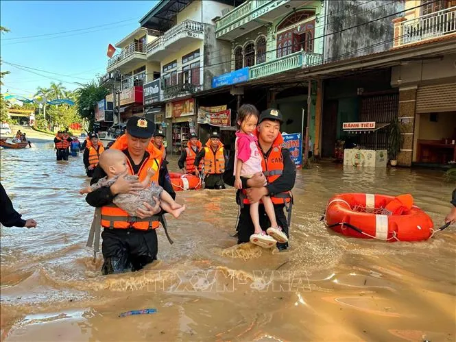 Công an Lạng Sơn ứng trực đảm bảo tuyệt đối an toàn cho người dân - Ảnh 1.