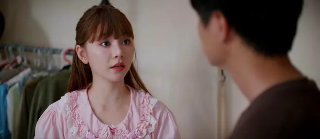 Gió ngang khoảng trời xanh - Tập 24: Tặng dây chuyền hơn 100 triệu, 'tổng tài' qua đêm ở phòng trọ của Ngân - Ảnh 12.