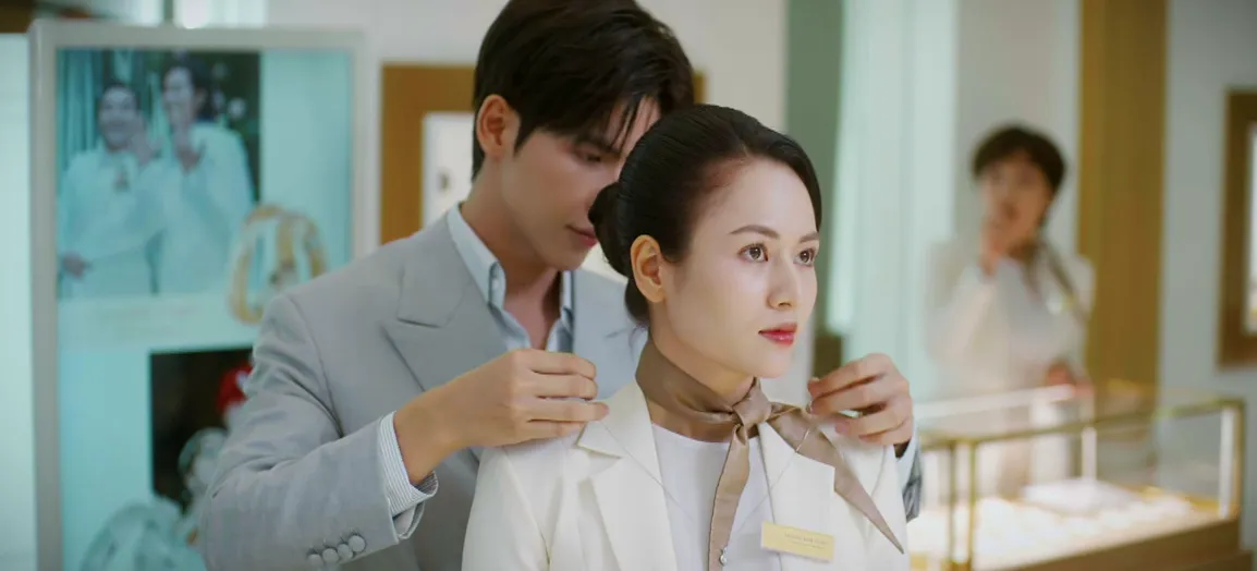 Gió ngang khoảng trời xanh - Tập 24: Tặng dây chuyền hơn 100 triệu, 'tổng tài' qua đêm ở phòng trọ của Ngân - Ảnh 1.