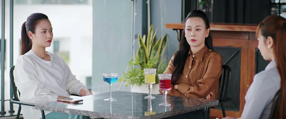 Gió ngang khoảng trời xanh - Tập 25: Bạn trai quẹt thẻ không nhìn giá, còn pha nước ngâm chân khiến Ngân say đắm- Ảnh 17.