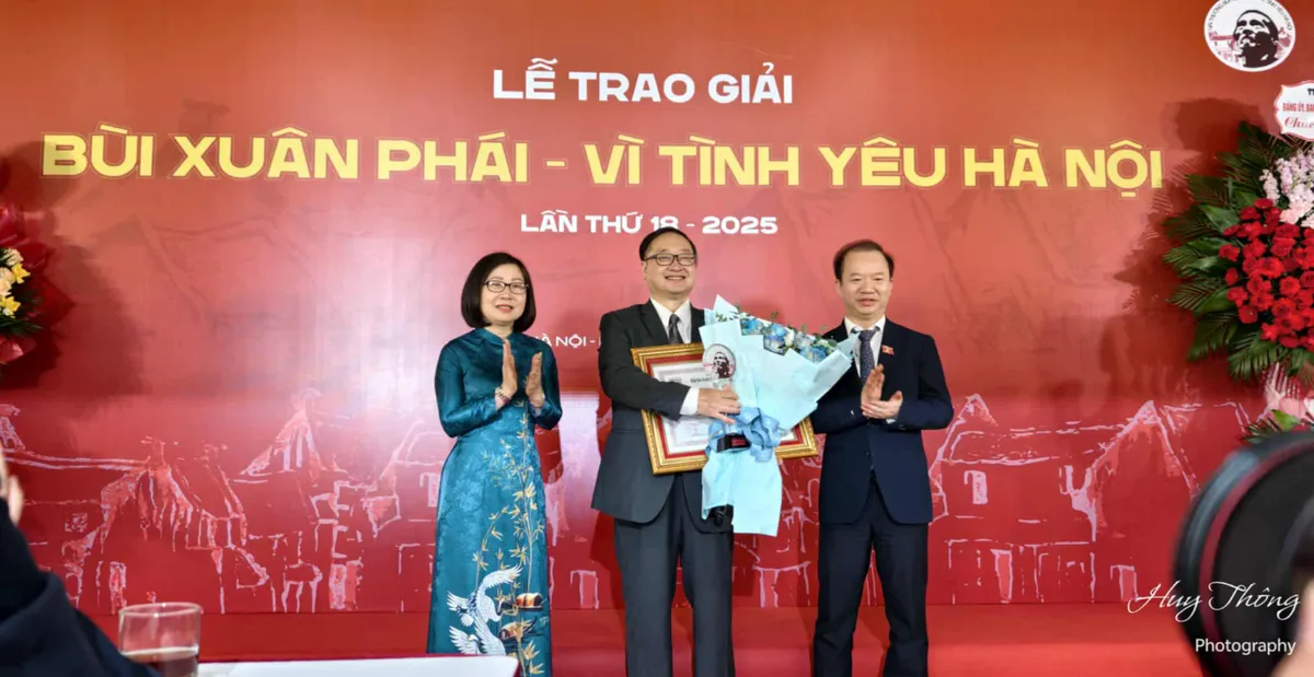 Giải thưởng Bùi Xuân Phái 2025: Nhạc sĩ Trần Tiến được vinh danh Giải thưởng Lớn - Ảnh 4.