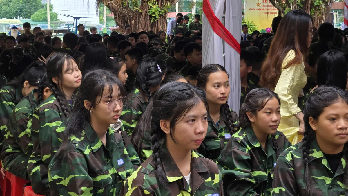 Niềm vui ngày khai giảng lan tỏa từ vùng biên giới đến miền biển- Ảnh 3.