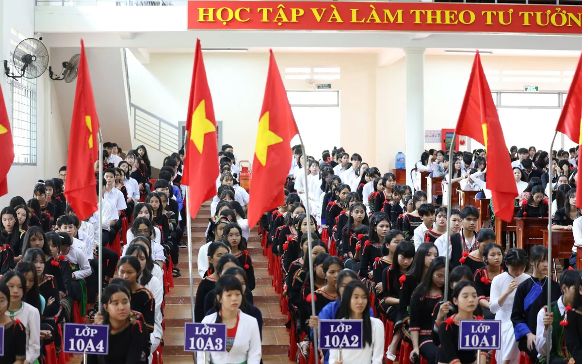 Học sinh hồ hởi tham gia Lễ khai giảng năm học mới