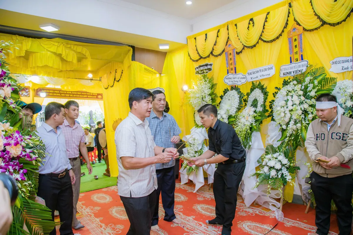 Đắk Lắk: Đề nghị công nhận liệt sỹ cho Chủ tịch xã tử nạn khi làm nhiệm vụ điều tiết giao thông giữa mưa lũ - Ảnh 1.